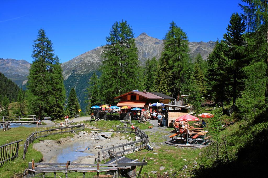 Wellnesshuettendorf Wiese Sankt Leonhard im Pitztal Buitenkant foto