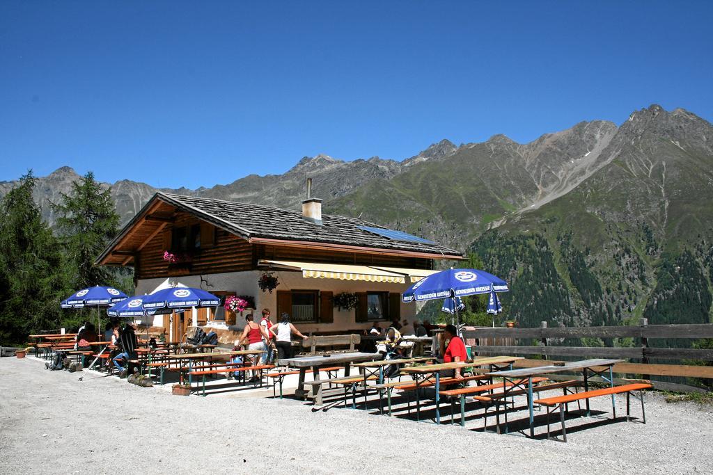 Wellnesshuettendorf Wiese Sankt Leonhard im Pitztal Buitenkant foto