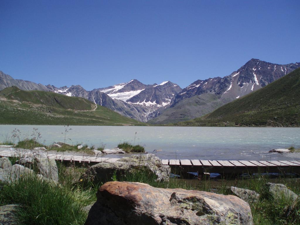 Wellnesshuettendorf Wiese Sankt Leonhard im Pitztal Buitenkant foto