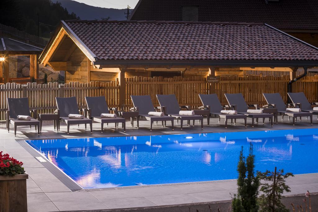 Wellnesshuettendorf Wiese Sankt Leonhard im Pitztal Buitenkant foto
