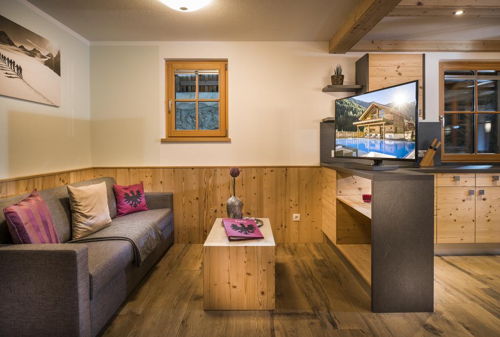 Wellnesshuettendorf Wiese Sankt Leonhard im Pitztal Buitenkant foto