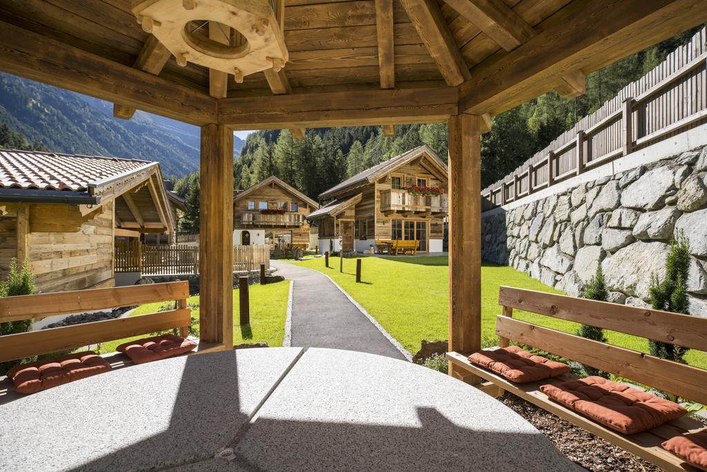 Wellnesshuettendorf Wiese Sankt Leonhard im Pitztal Buitenkant foto